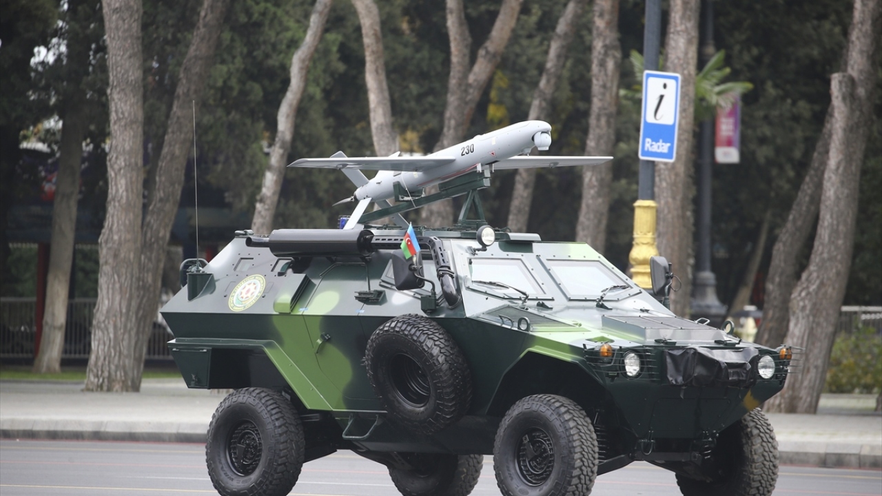 Geçit töreninde Sky Striker otonom insansız hava aracı sergilendi.