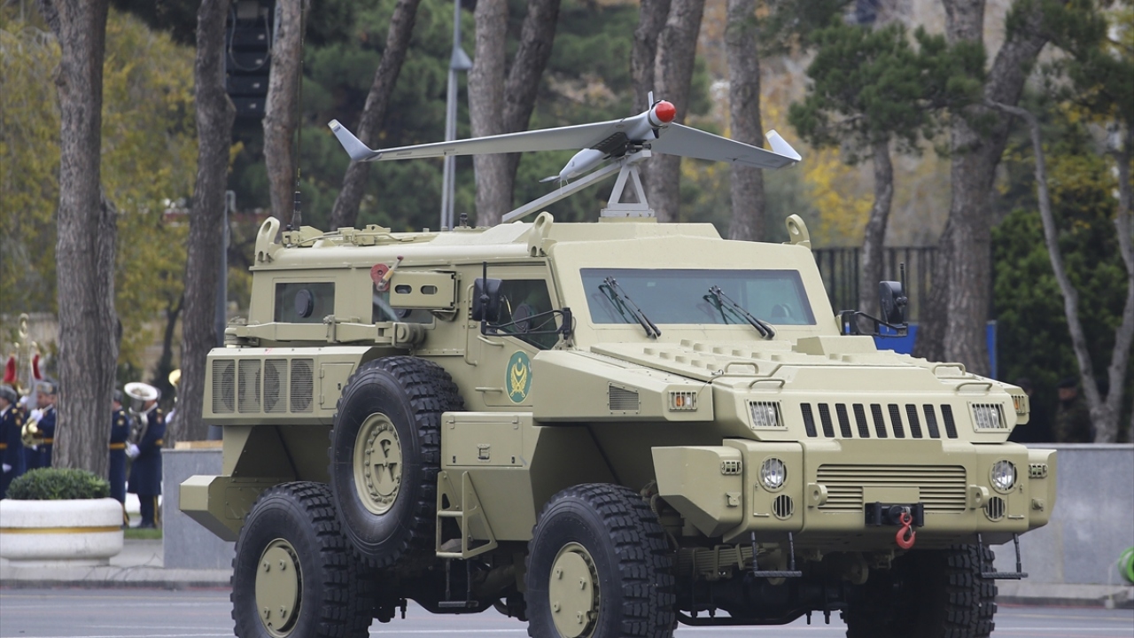 Geçit töreninde Orbiter-1K insansız hava aracı sergilendi.