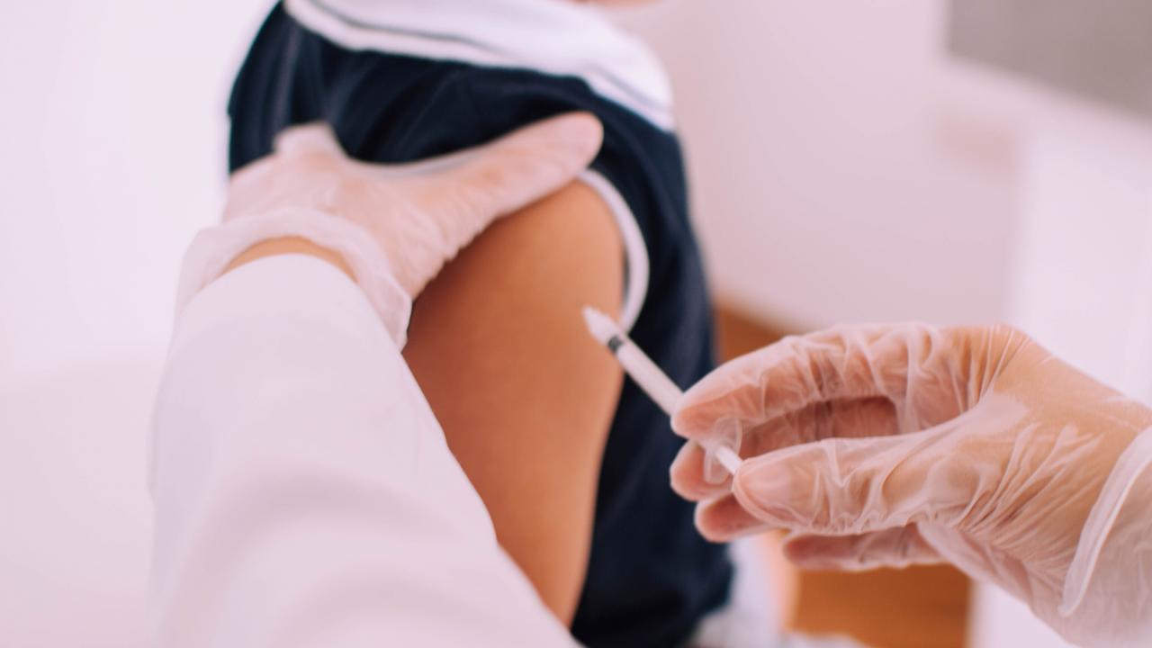 Yanlış: Aşıyla önlenebilir çocukluk hastalıkları yaşamın bir parçasıdır.