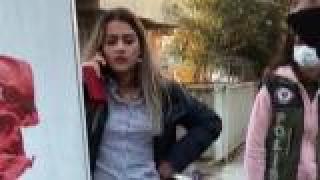 Maske takmayan kadın, polisle tartıştı