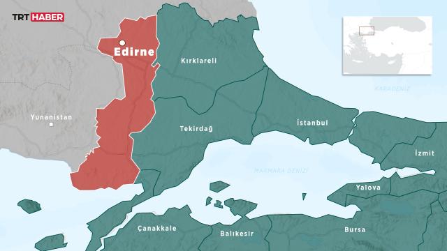 Edirnede bir tırda 8 bin 910 kaçak eşya ele geçirildi