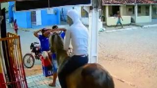 Brezilya'da atlı soygun kamerada