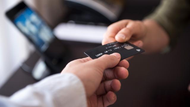 Bulduğu kredi kartıyla alışveriş yapan şüpheli tutuklandı
