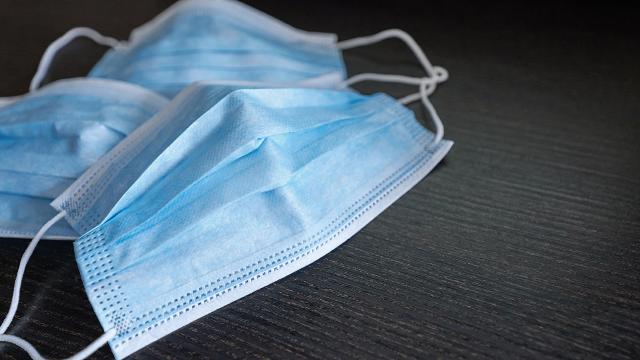 Çift maske virüse karşı daha fazla koruma sağlıyor