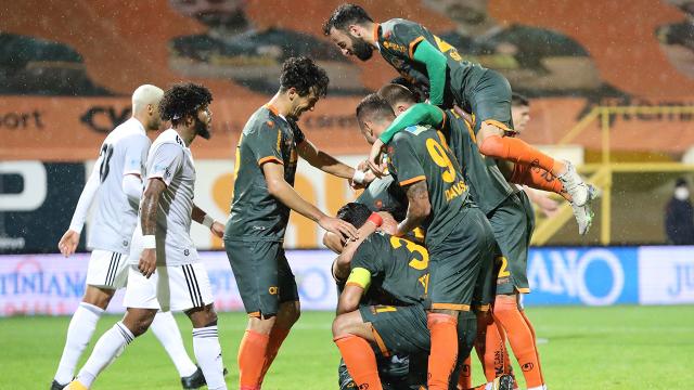 Lider Alanyaspor doludizgin