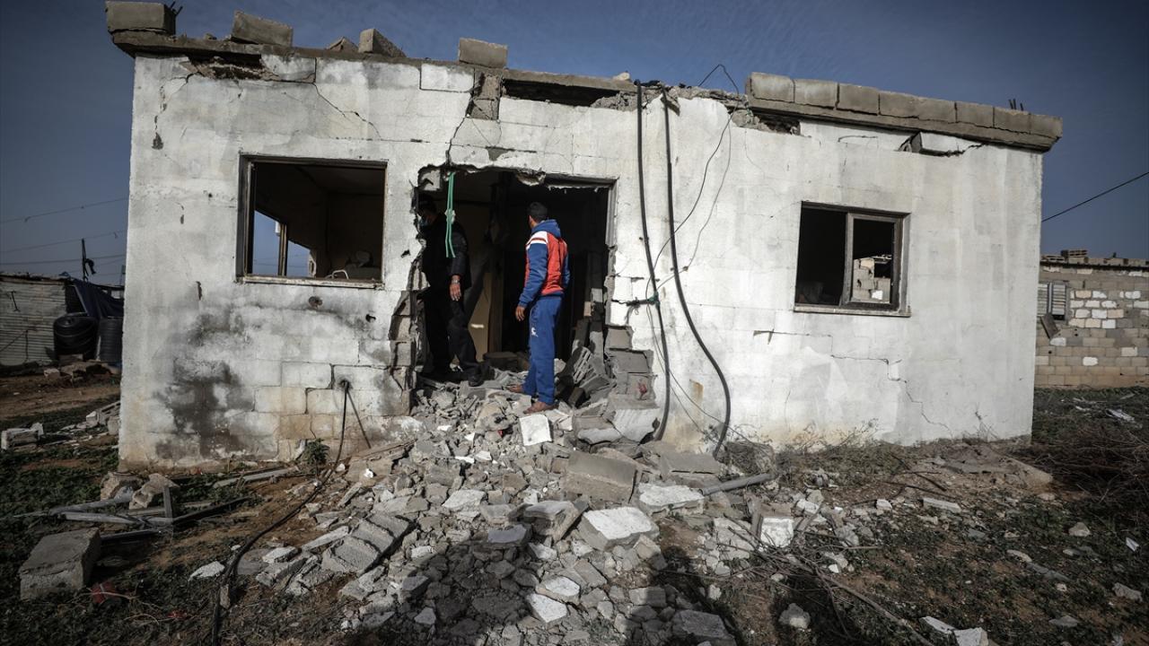 "Yarın yapılacak olan düğünümün hazırlıklarını tamamlamak için evinde kaldığım teyzem ile dışarı çıktık." diyen Nesr, birkaç saatle ölümden döndüklerini ifade etti. 