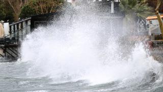 Kuzey Ege'de deniz ulaşımına fırtına engeli