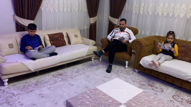 Diyarbakırda örnek uygulama: Her akşam kitap okuyorlar