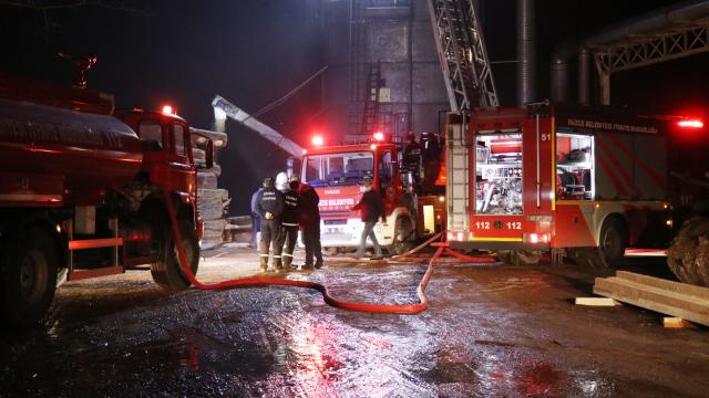 Düzcede kereste fabrikasında yangın