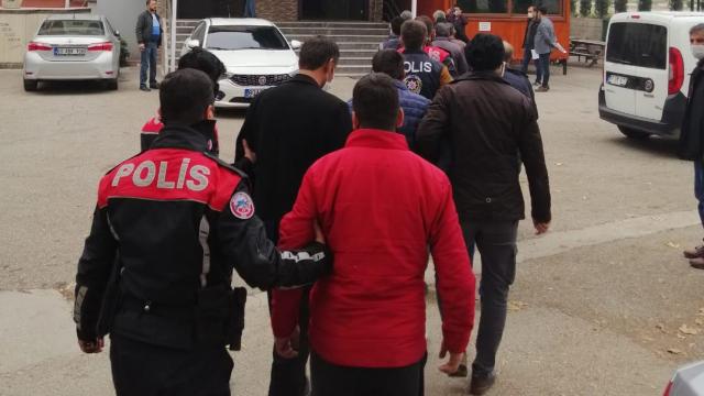 Osmaniyede bir evde kumar oynayan 13 kişiye 40 bin lira ceza