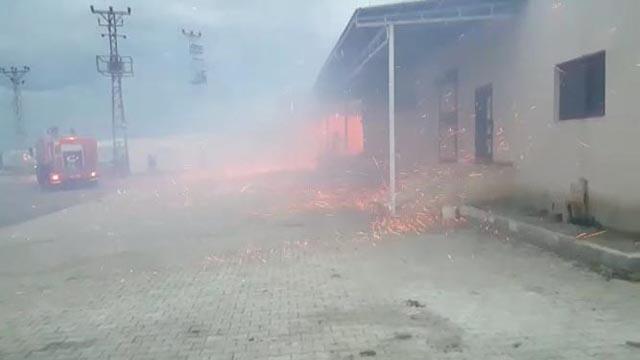 Hataydaki fabrika yangını söndürüldü