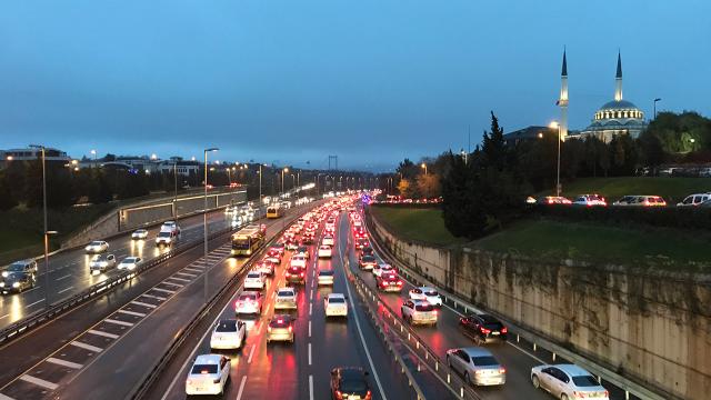 56 saatlik kısıtlama sona erdi, yollarda hareketlilik başladı