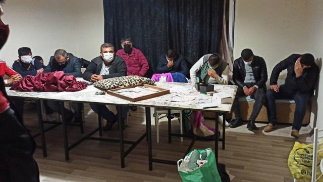 Osmaniyede kumar oynayan 17 kişiye 70 bin lira ceza