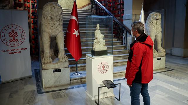 1700 yaşındaki Kybele heykeli ziyaretçileriyle buluştu