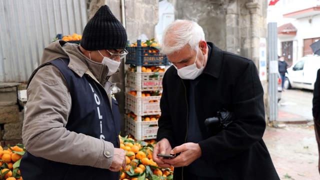 Elazığda halk pazarında koronavirüs denetimi