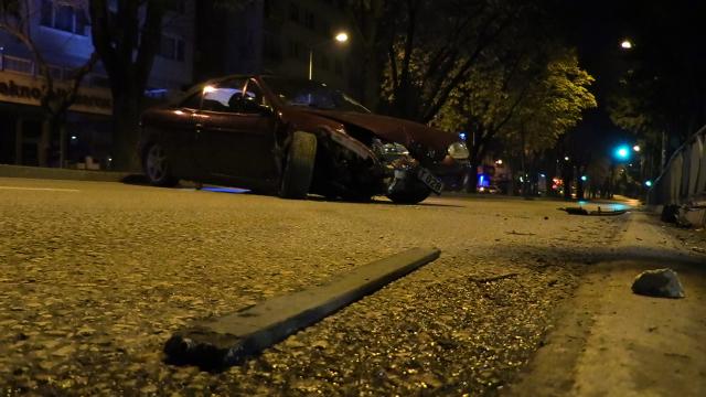 Alkollü sürücü boş yolda kaza yaptı