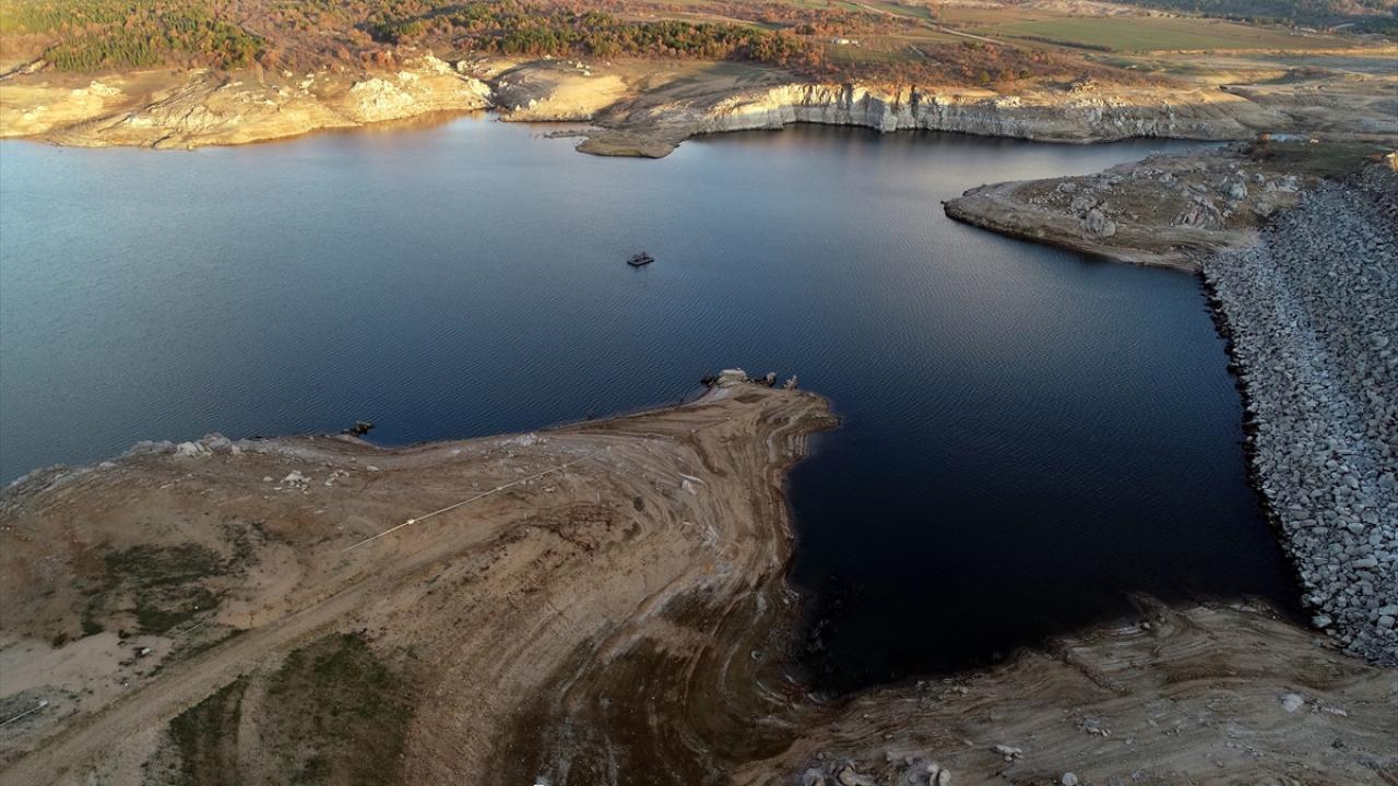 Kırklareli`nin Kayalıköy ile Edirne`nin Kadıköy barajlarında su seviyelerindeki azalma dikkati çekti. 