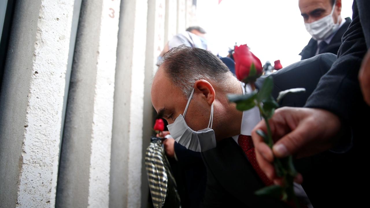 Bütün şehitlerin kalplerin müstesna yerine konumlandırıldığını vurgulayan Günaydın, şunları kaydetti: