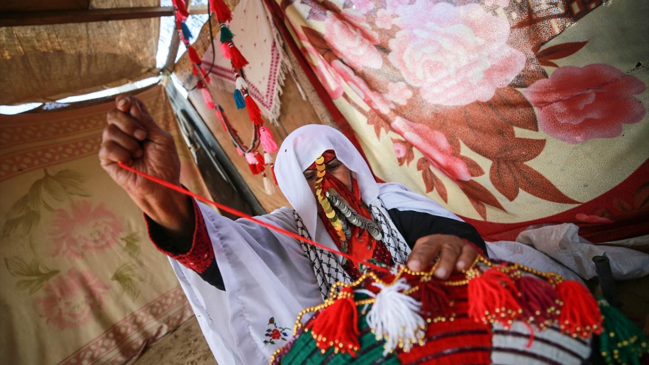 Ganime teyze, bu işin kolay olmadığını ve ustalaşmak için yıllar gerektiğini belirtirken, ancak ata mirası bu mesleğin yok olmaması gerektiğini vurguladı.