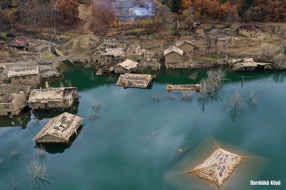 2016 yılında yapılan Kasımlar barajı Darıbükü köyündeki bazı evleri de içine aldı. Ev sahiplerine köyün farklı bir noktasına yeni evler yapıldı.