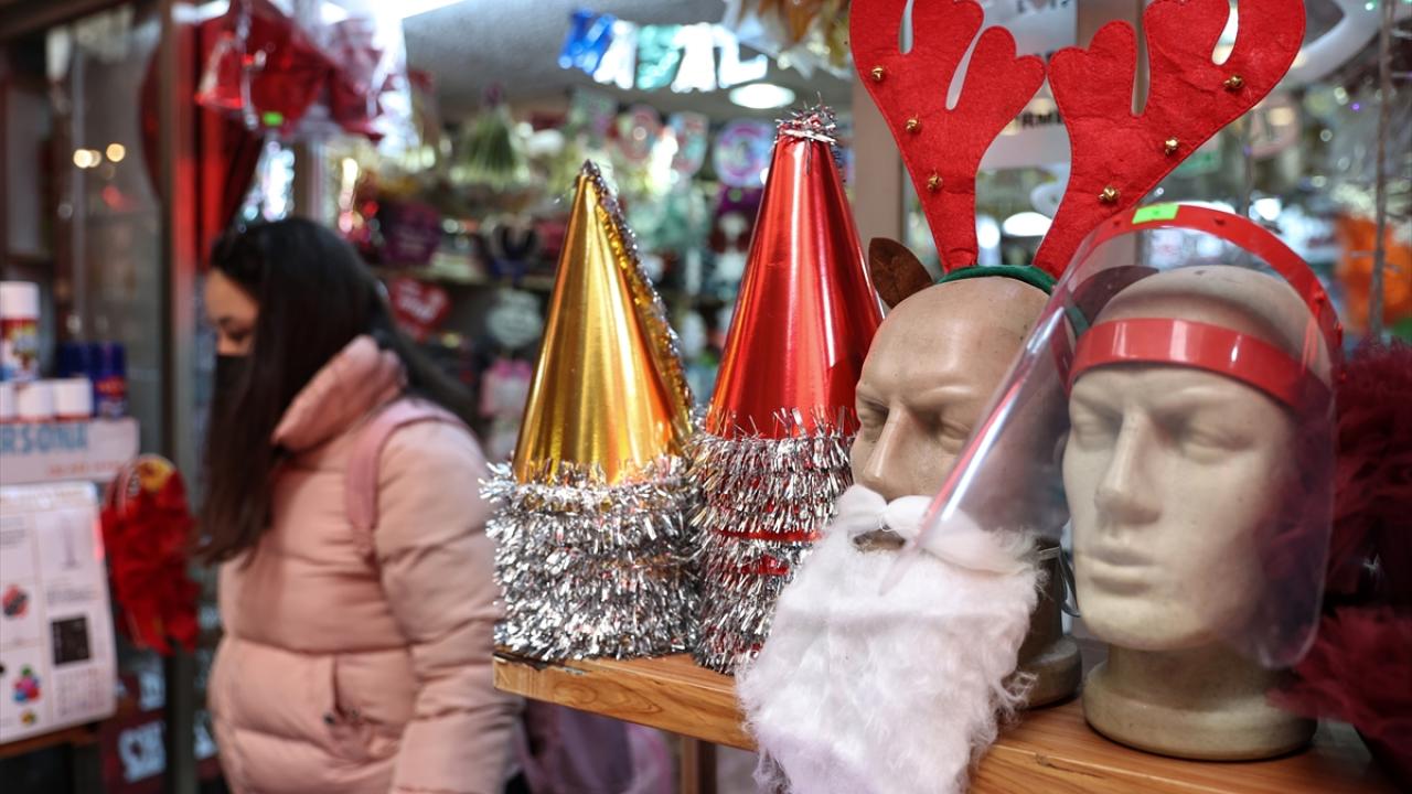 İstanbul'da yılbaşı öncesi alışveriş hareketliliği İstanbul'da yılbaşı öncesi alışveriş hareketliliği | TRT Haber Foto Galeri