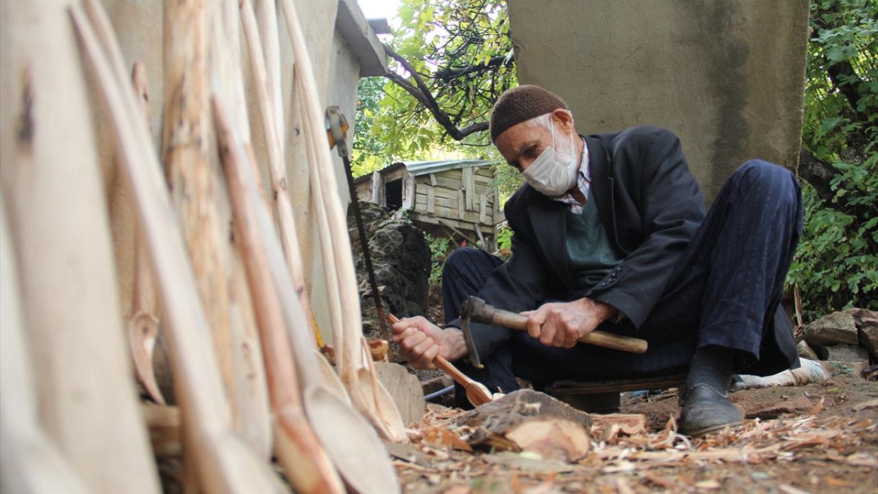 O yıllarda her evin en önemli araç gereci olan tahta kaşıkların bugün unutulduğunu belirten Eden, sözlerini şöyle sürdürdü: