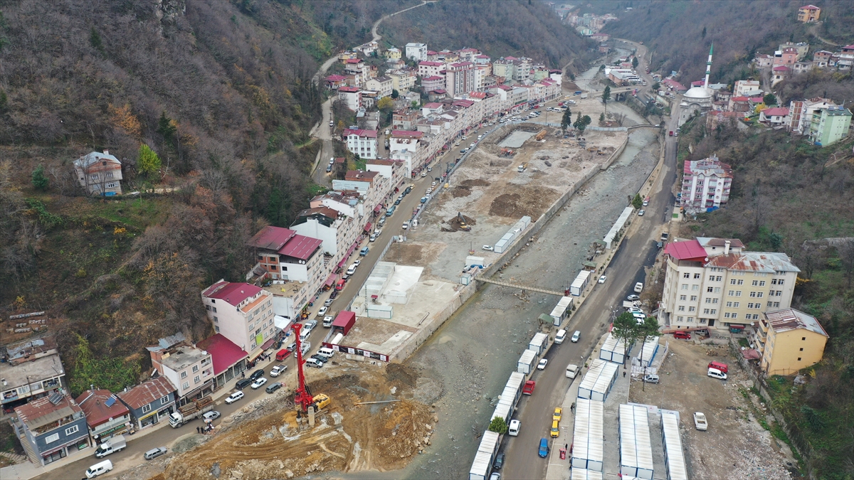 İlçede 22 Ağustos`ta meydana gelen taşkının ardından alınan kararla yıkımı gerçekleştirilen iş yerleri ve konutların bulunduğu alanda Yeni Dereli Projesi uygulanıyor.