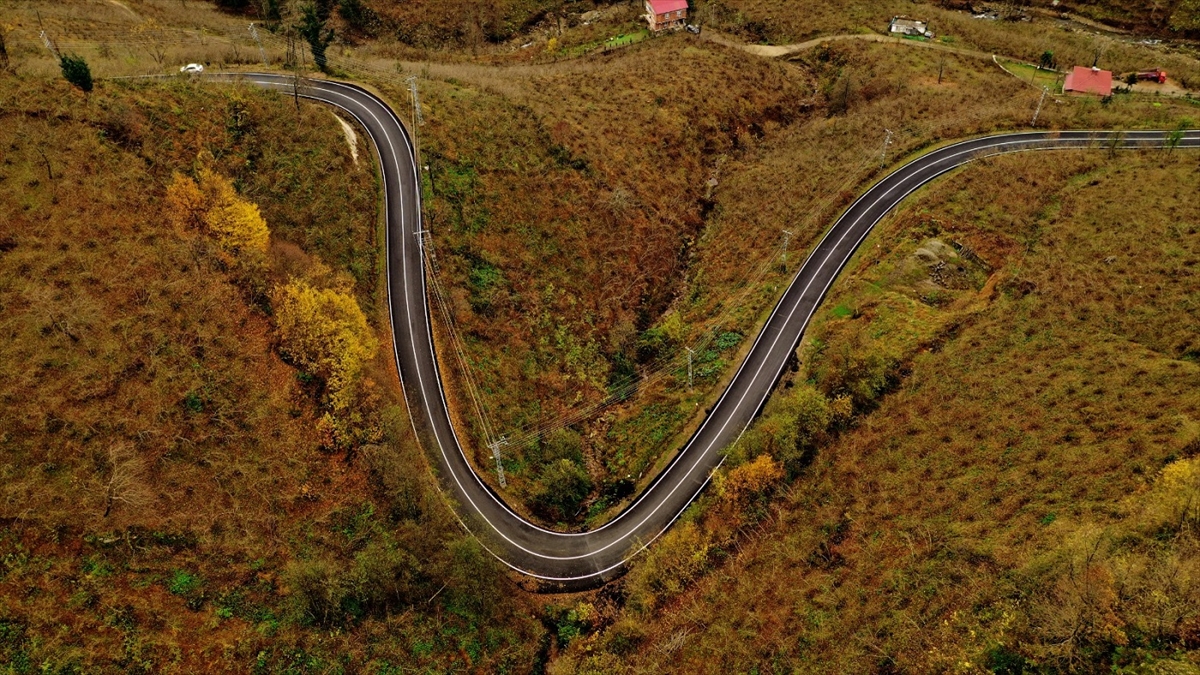 Belediyeden yapılan açıklamaya göre, ilçenin önemli ve sorunlu güzergahlarından Kestane-Ambarcılı grup yolundaki sıcak asfalt çalışmalarında sona yaklaşıldı.