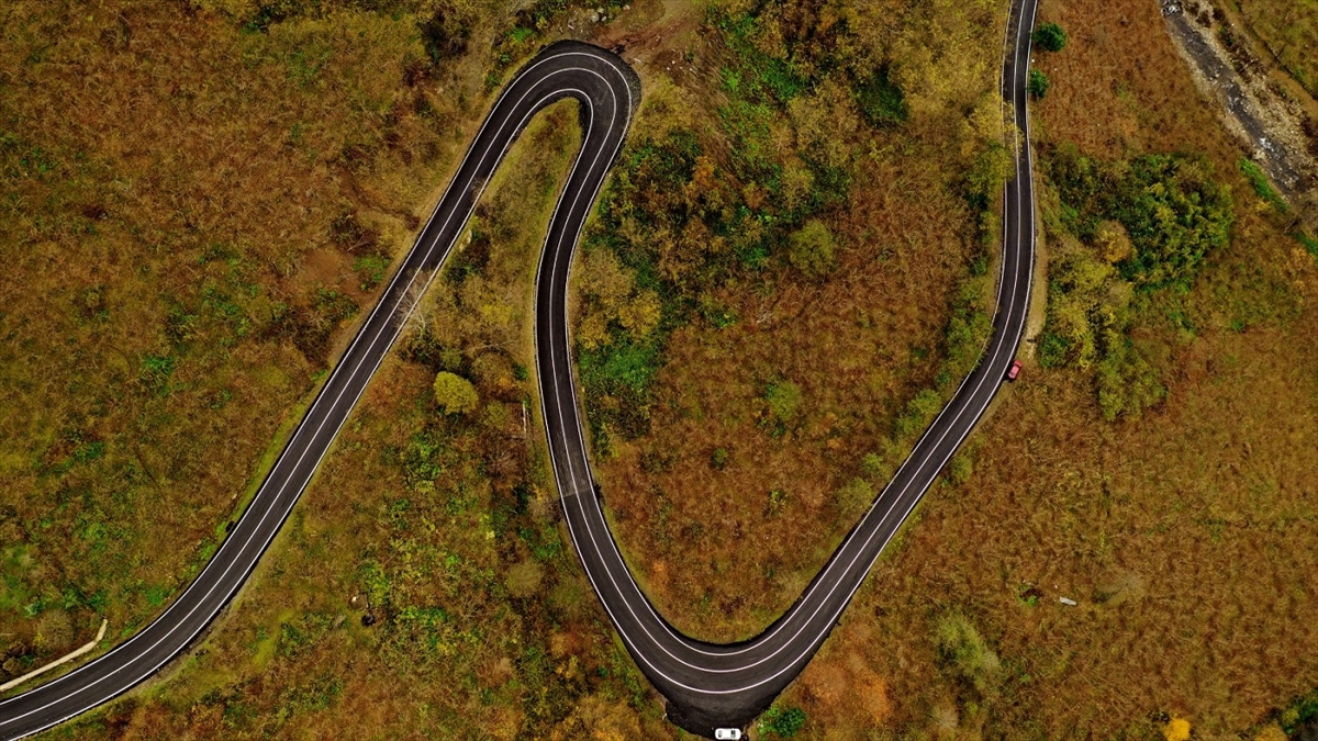 Gülyalı Belediye Başkanı Ulaş Tepe de güzergahın konforlu bir ulaşım ağına kavuşmasını sağlayan Güler`e teşekkür etti.