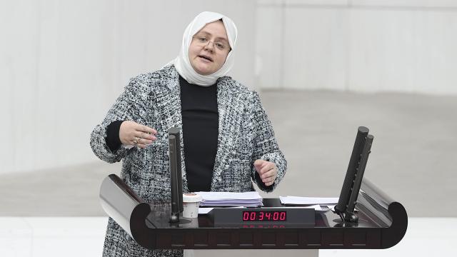 Bakan Selçuk: 146 kadın konukevimizde kadınlarımıza destekçi oluyoruz