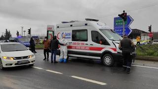 Düzce'de ambulans ile otomobil çarpıştı: 1 ölü, 2 yaralı