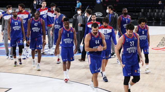 Anadolu Efes evinde yenildi