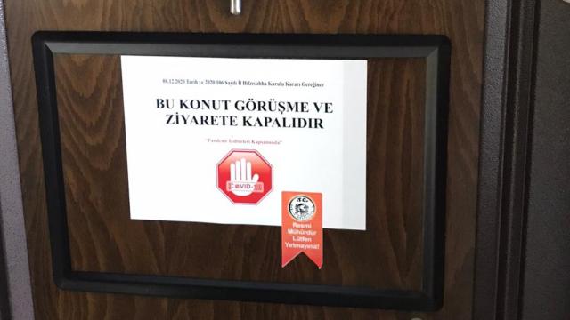 Balıkesirde vaka görülen evlere ziyarete kapalı yazısı asıldı