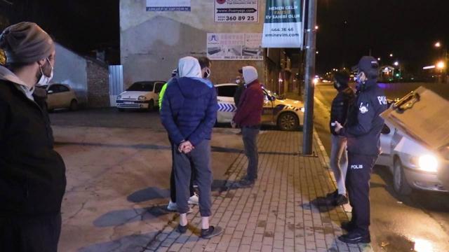 Kısıtlamaya uymayan aynı araçtaki 6 kişiye 19 bin lira ceza