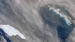 İngiltere, Güney Georgia'ya çarpmak üzere olan buz dağı için alarma geçti