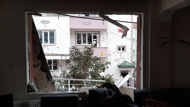 Balıkesirde 3 katlı binada doğal gaz patlaması