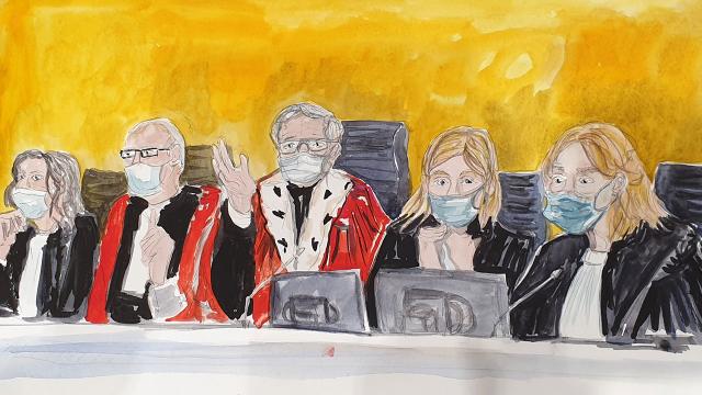 Charlie Hebdo davasında 3ü firari 14 sanık ceza aldı