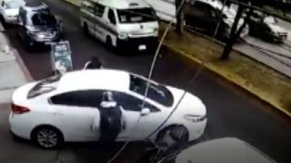 Soyulmaktan son anda kurtulan adam, hırsızları pişman etti