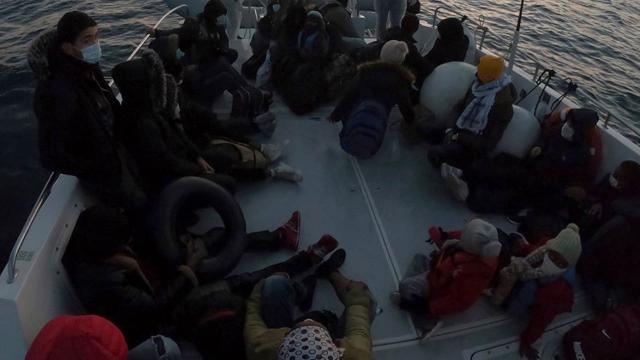 İzmir açıklarında 175 sığınmacı yakalandı