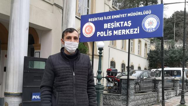 Temizlik görevlisi yolda bulduğu 270 bin doları polise teslim etti