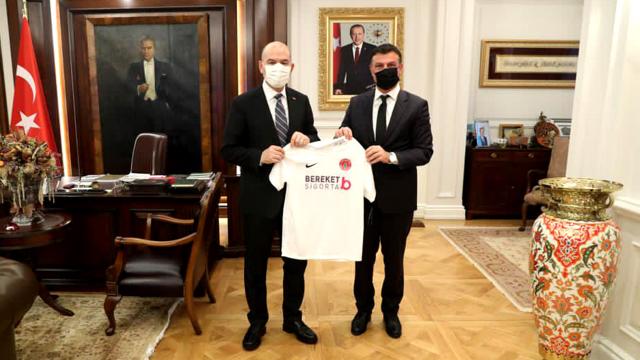 İçişleri Bakanı Soylu, Ümraniyespor Kulübü Başkanı Aksarı kabul etti
