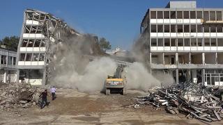 Adıyaman valilik binasının yıkımı tamamlandı