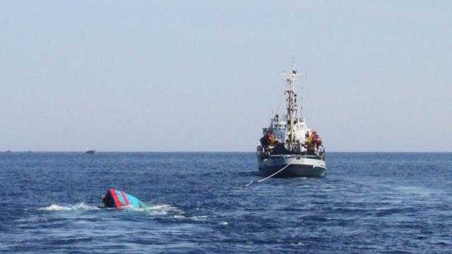 Vietnamda kargo gemisi battı: 15 kayıp