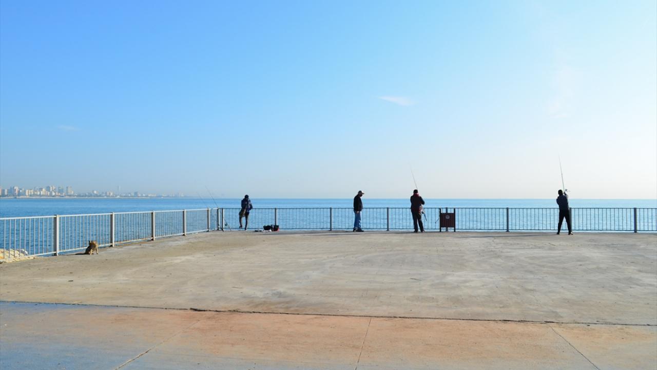 Bazı vatandaşların spor yaptı, bisiklet sürdü bazı vatandaşlar ise balık tutmaya çalıştı.