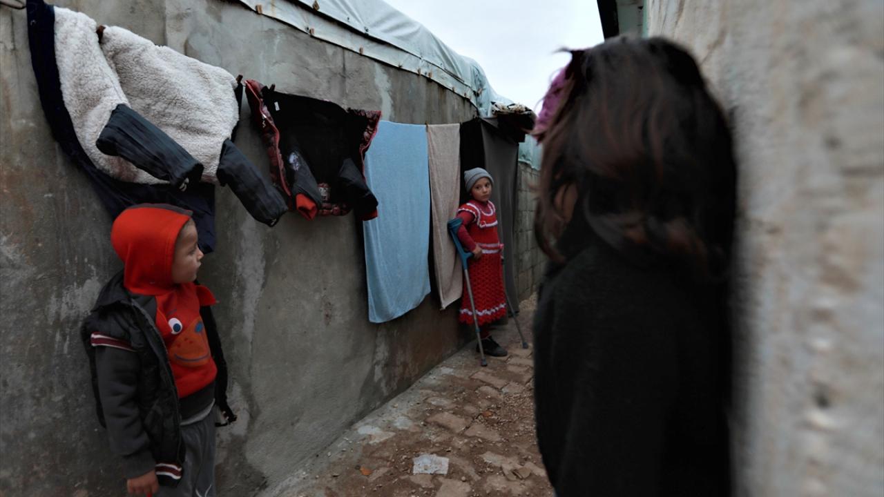 DEAŞ`ın eli kanlı teröristlerden kaçan aile, İdlib`de ise Esed`in katliamına yakalandı.