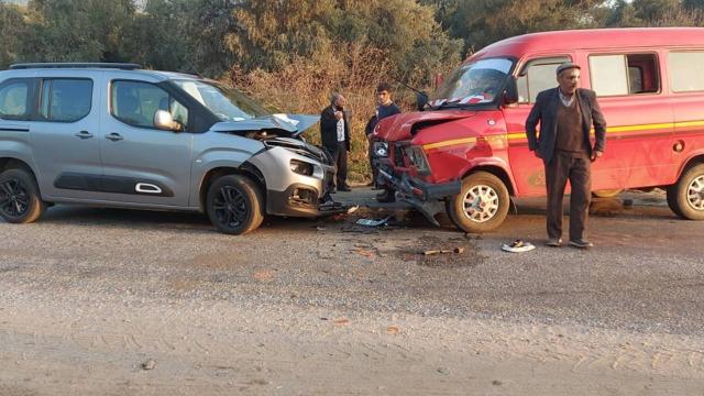 Minibüs ile filyasyon ekibini taşıyan araç çarpıştı: 5 yaralı