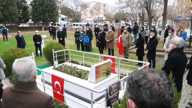 Fırat Kalkanı şehidi kabri başında anıldı