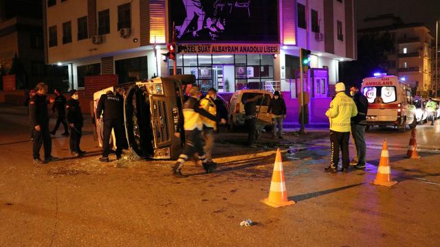 Gaziantepte ambulans ile hafif ticari araç çarpıştı: 4 yaralı