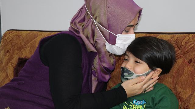 COVID-19u 2 kez yenen hemşire: Çocuklarımı bir daha göremeyeceğimi düşündüm