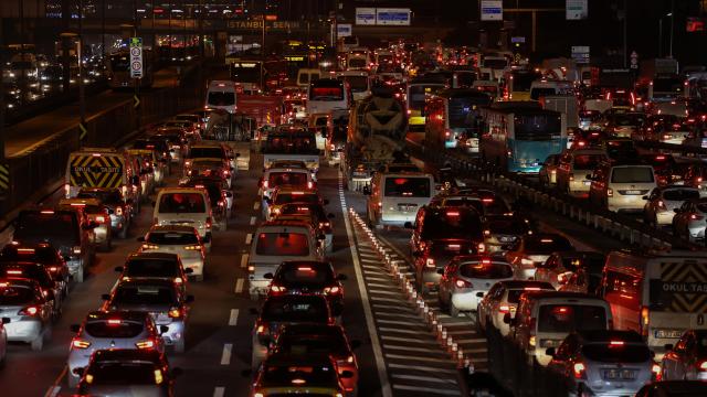 İstanbulda kısıtlama öncesi trafik yoğunluğu